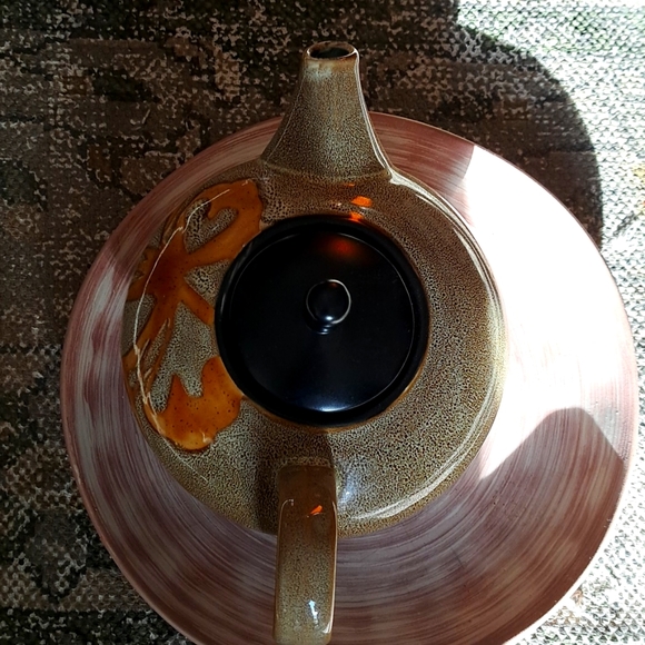 Beautiful Pier One Pottery Tea Pot. Large Gold Fleur De Lis Pattern . - Picture 2 of 3